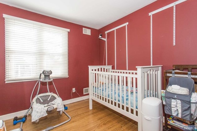 1 Courier Pl, Rutherford NJ  07070-1101 exterior