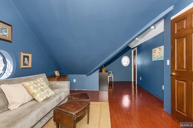 1 Courier Pl, Rutherford NJ  07070-1101 exterior