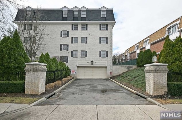 131 Clinton Pl, Hackensack NJ  07601-4660 exterior