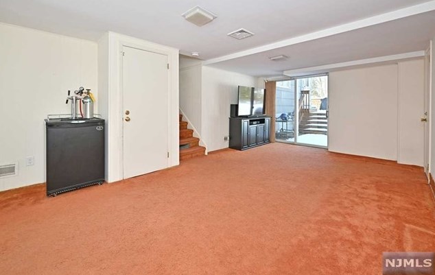 96 Greenbrook Pl, Park Ridge NJ  07656-1846 exterior