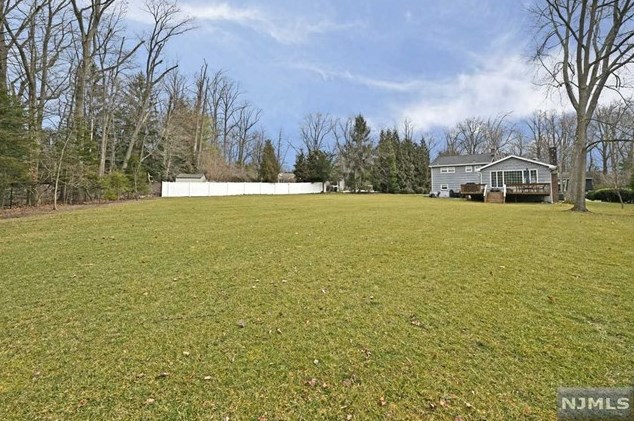 96 Greenbrook Pl, Park Ridge NJ  07656-1846 exterior