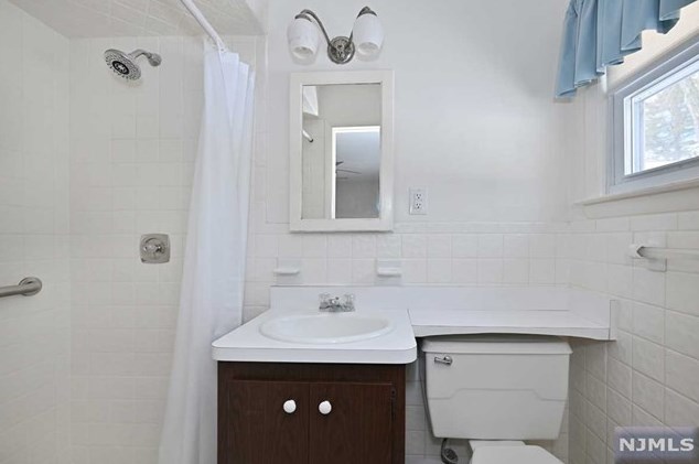 96 Greenbrook Pl, Park Ridge NJ  07656-1846 exterior