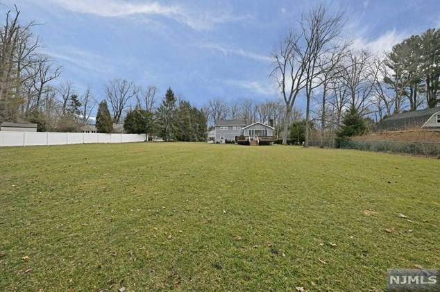 96 Greenbrook Pl, Park Ridge NJ  07656-1846 exterior