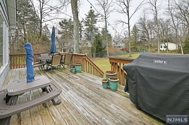 96 Greenbrook Pl, Park Ridge NJ  07656-1846 exterior