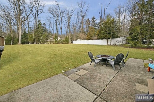 96 Greenbrook Pl, Park Ridge NJ  07656-1846 exterior