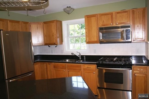 29 Waldwick Ave, Waldwick NJ  07463-1943 exterior
