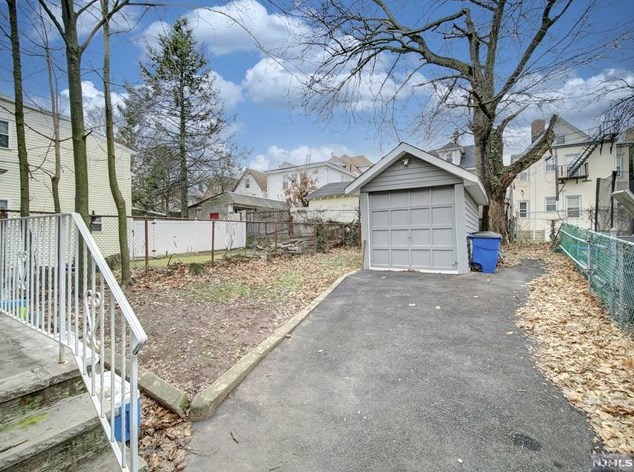 47 Palm St, Newark NJ 07106-1117 exterior