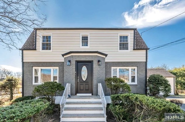 807 Pascack Rd, Paramus NJ  07652-4231 exterior