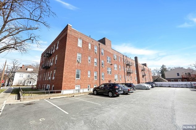 155 Union Ave, Rutherford NJ 07070-1556 exterior