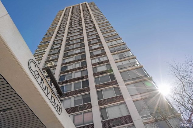 1600 Parker Ave, West Fort Lee NJ 07024-7052 exterior