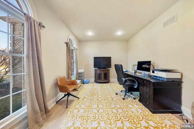 23 Taft Ct, Westwood NJ  07677-8322 exterior