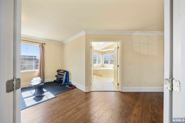 23 Taft Ct, Westwood NJ  07677-8322 exterior