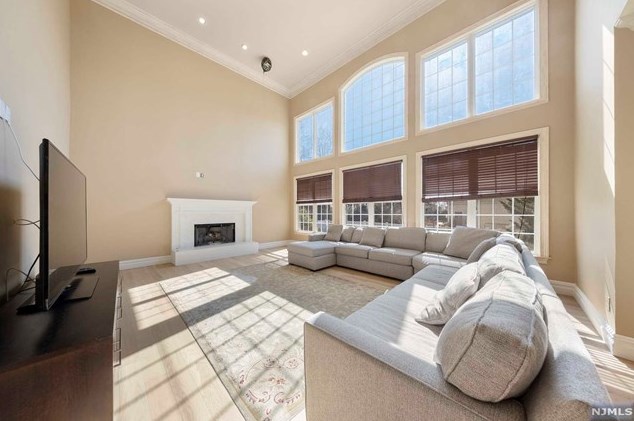 23 Taft Ct, Westwood NJ  07677-8322 exterior