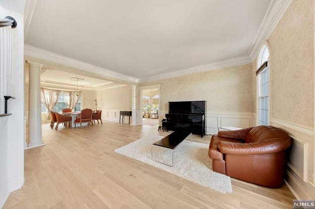 23 Taft Ct, Westwood NJ  07677-8322 exterior