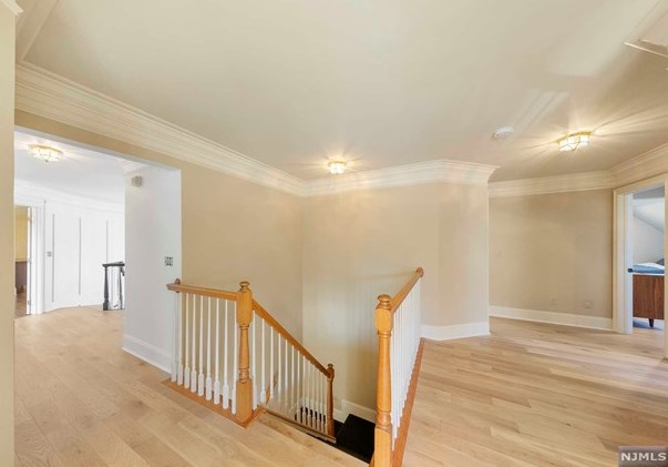 23 Taft Ct, Westwood NJ  07677-8322 exterior
