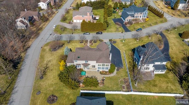 23 Taft Ct, Westwood NJ  07677-8322 exterior