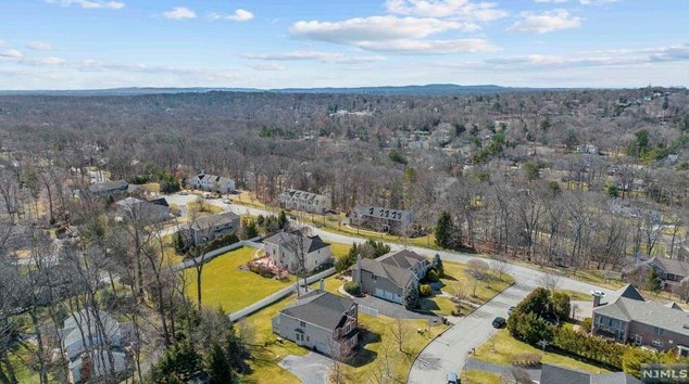 23 Taft Ct, Westwood NJ  07677-8322 exterior