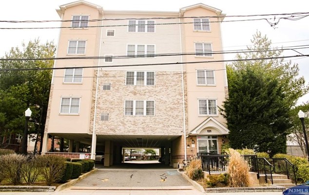 121 Myer St, Hackensack NJ  07601-4103 exterior