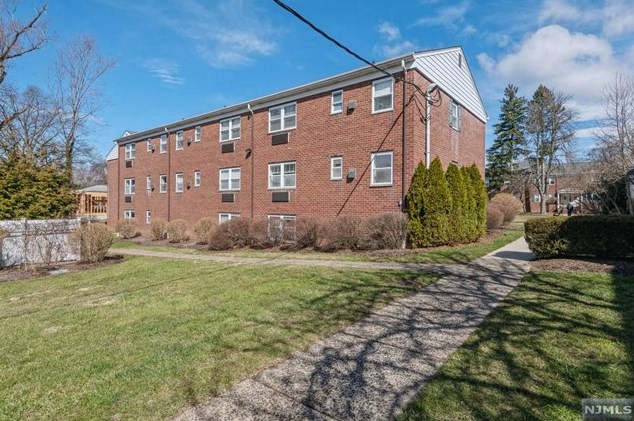 90 Franklin St, Tenafly NJ  07670-3829 exterior