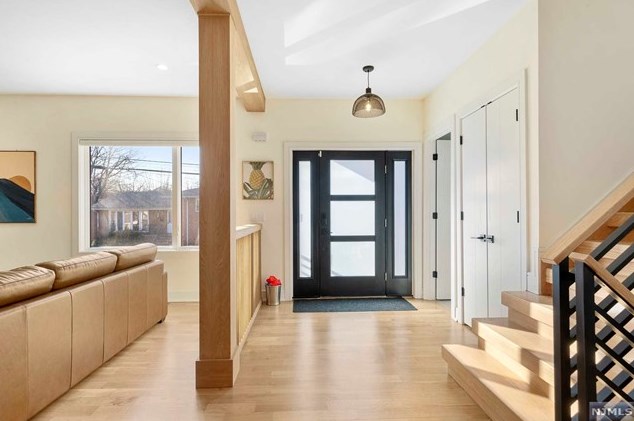 1070 Harvard Pl, West Fort Lee NJ  07024-1630 exterior