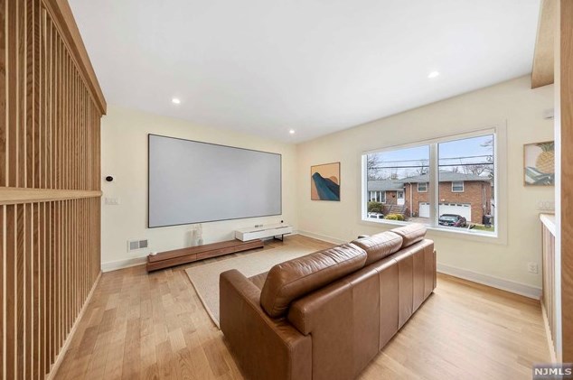 1070 Harvard Pl, West Fort Lee NJ  07024-1630 exterior