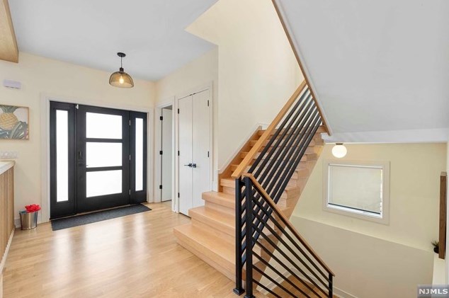 1070 Harvard Pl, West Fort Lee NJ  07024-1630 exterior