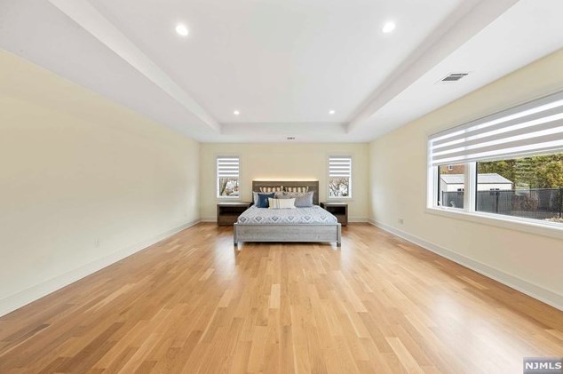 1070 Harvard Pl, West Fort Lee NJ  07024-1630 exterior