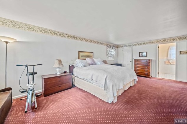 502 Weymouth Dr, Wyckoff NJ  07481-1217 exterior