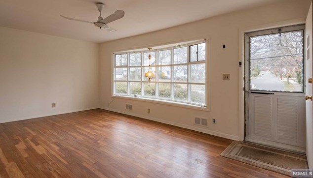 54 Alden Rd, Paramus NJ  07652-3730 exterior