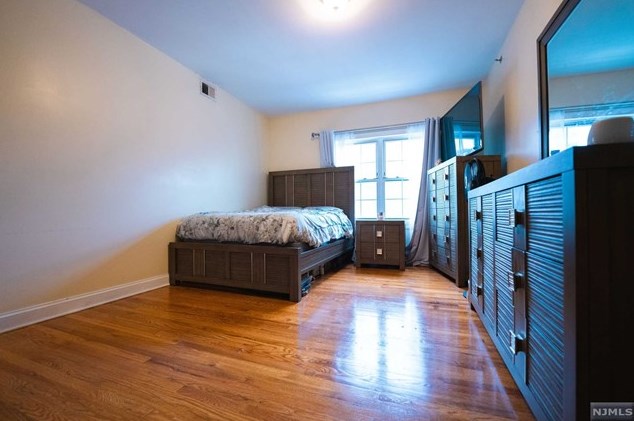 902 5th St, Newark NJ  07107-4804 exterior