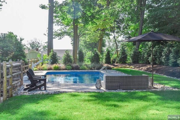 530 Covington Pl, Wyckoff NJ  07481-1350 exterior