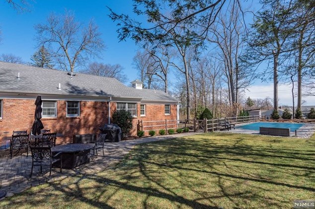 530 Covington Pl, Wyckoff NJ  07481-1350 exterior