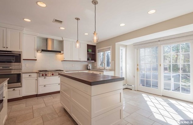 530 Covington Pl, Wyckoff NJ  07481-1350 exterior