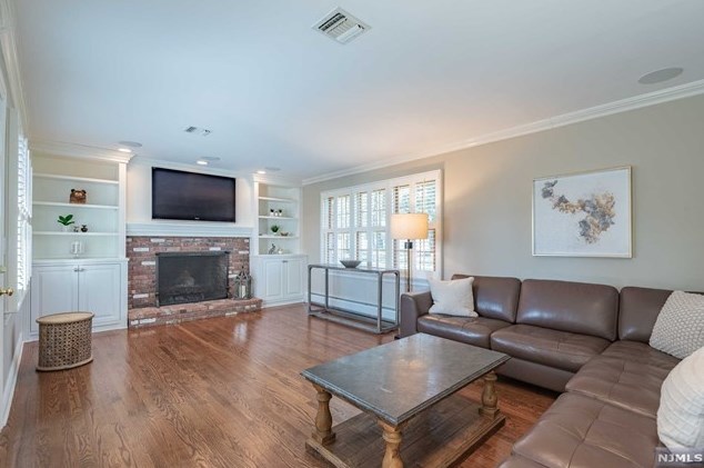 530 Covington Pl, Wyckoff NJ  07481-1350 exterior