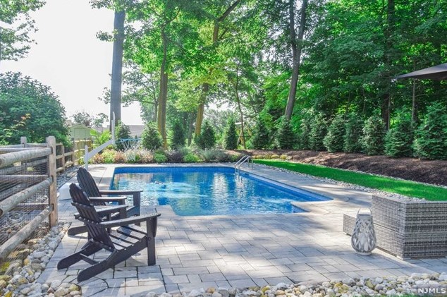 530 Covington Pl, Wyckoff NJ  07481-1350 exterior