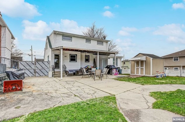 71 Charlton Ave, Lodi NJ  07644-3347 exterior