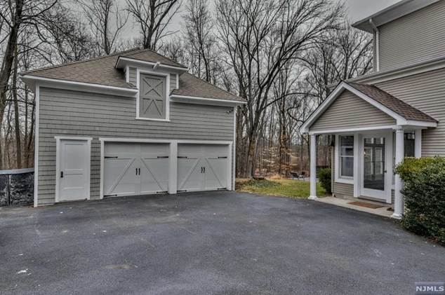 303 E Allendale Ave, Allendale, NJ 07401
