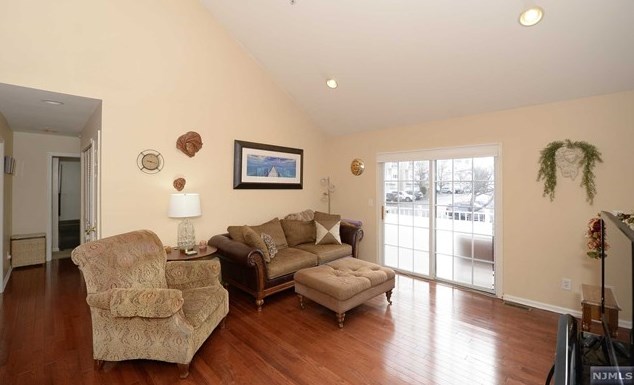 62 Mountainside Dr, Pompton Falls NJ  07442-1763 exterior