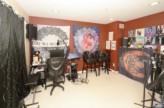 62 Mountainside Dr, Pompton Falls NJ  07442-1763 exterior