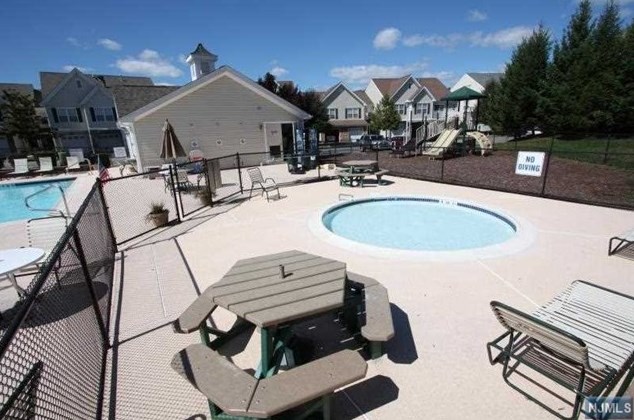 62 Mountainside Dr, Pompton Falls NJ  07442-1763 exterior