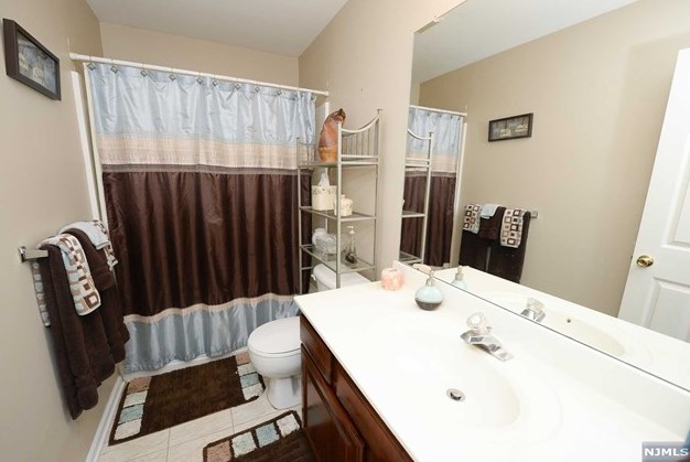 62 Mountainside Dr, Pompton Falls NJ  07442-1763 exterior