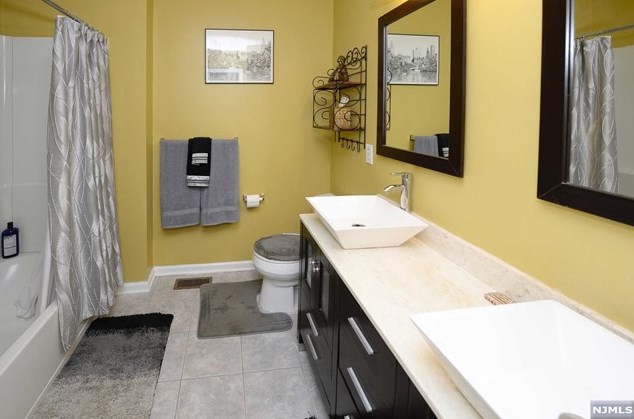 62 Mountainside Dr, Pompton Falls NJ  07442-1763 exterior