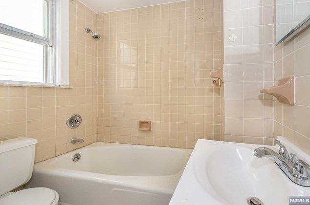 16 Beekman St, Bloomfield NJ 07003-3802 exterior