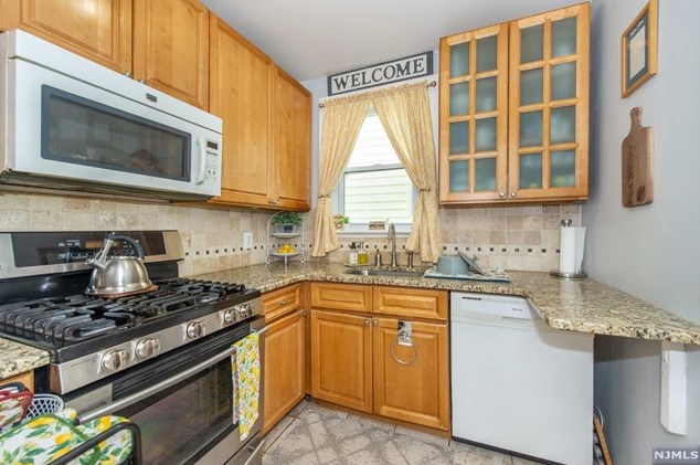 16 Beekman St, Bloomfield NJ 07003-3802 exterior