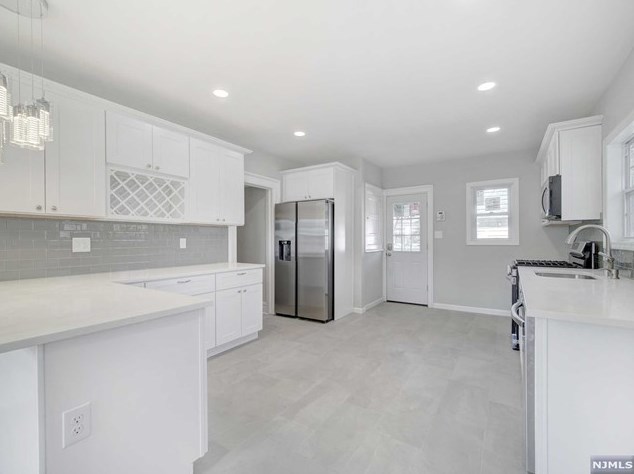 261 Elwood Ave, Newark NJ  07104-2232 exterior