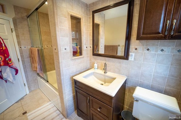 175 Jackson Ave, Rutherford NJ  07070-1813 exterior