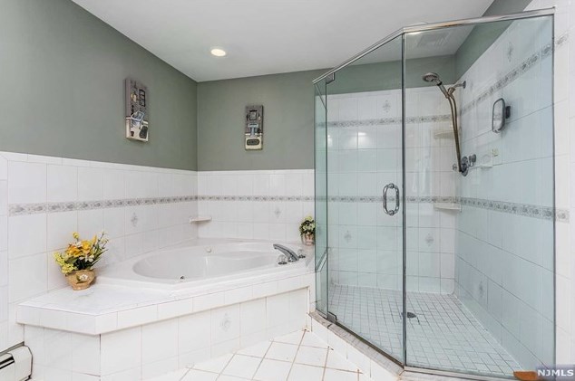 613 2 Ave, Lyndhurst NJ 07071-1219 exterior