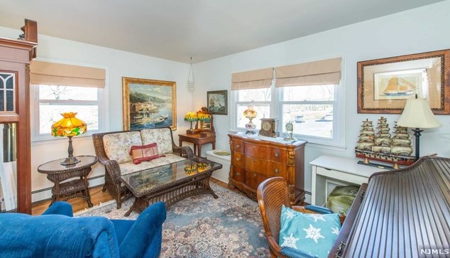 45 Sequoia Pl, Wayne NJ  07470-5149 exterior