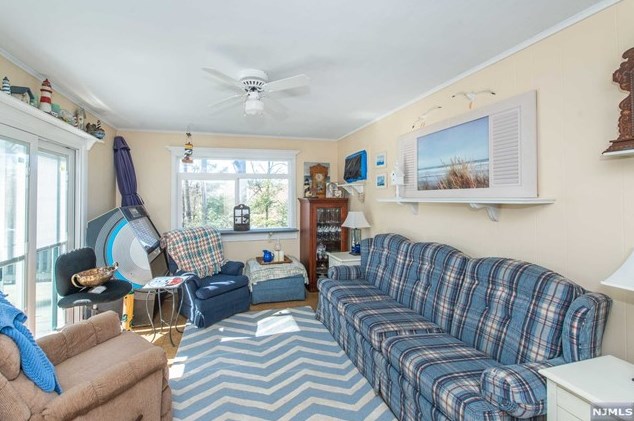 45 Sequoia Pl, Wayne NJ  07470-5149 exterior