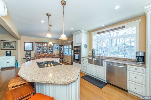 45 Sequoia Pl, Wayne NJ  07470-5149 exterior